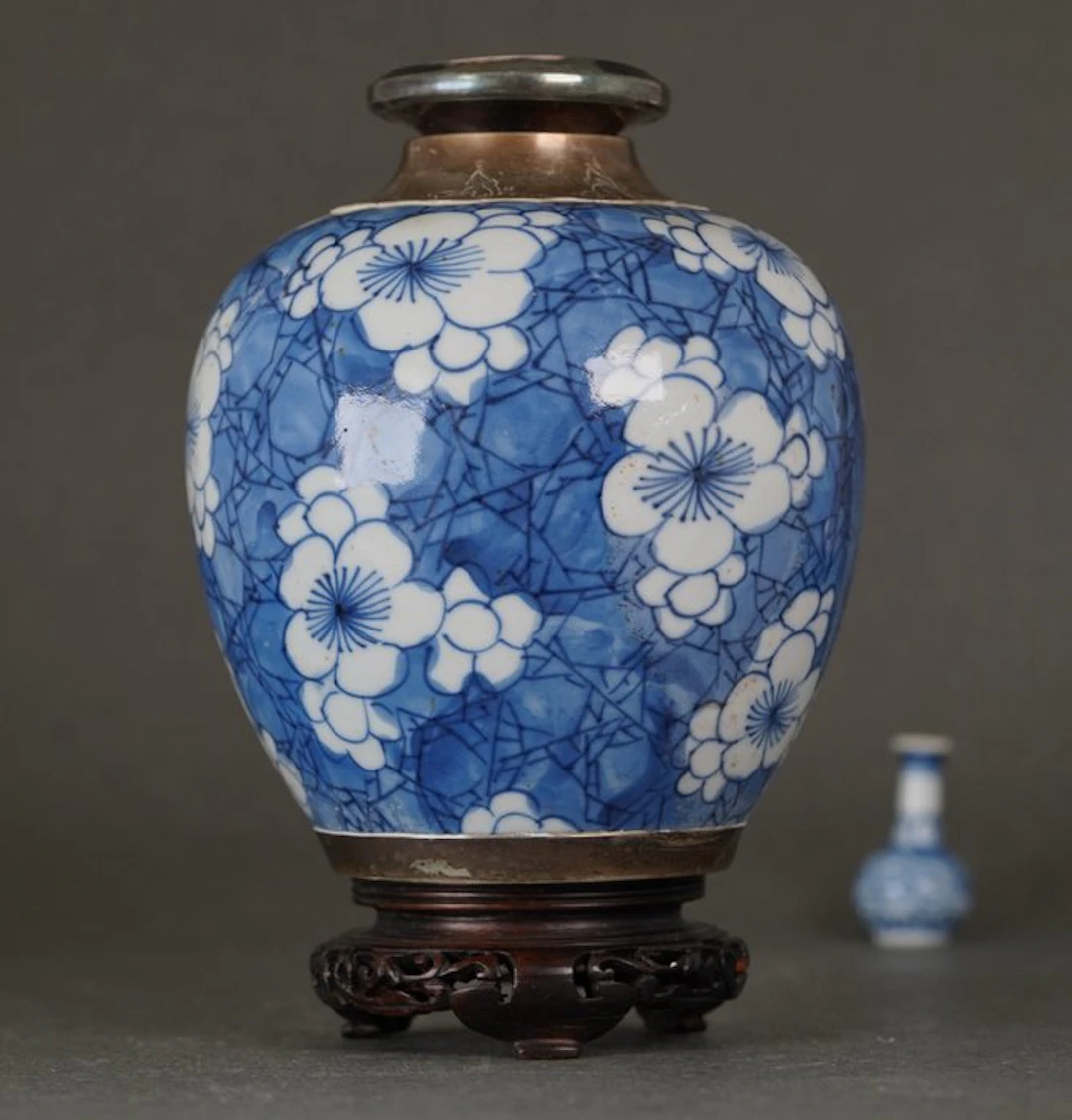Kangxi (1662-1722) - Jar - Plum Blossom and Cracked Ice