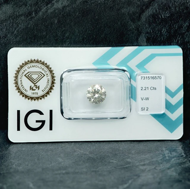 No reserve price - 1 pcs Diamond (Natural coloured)...