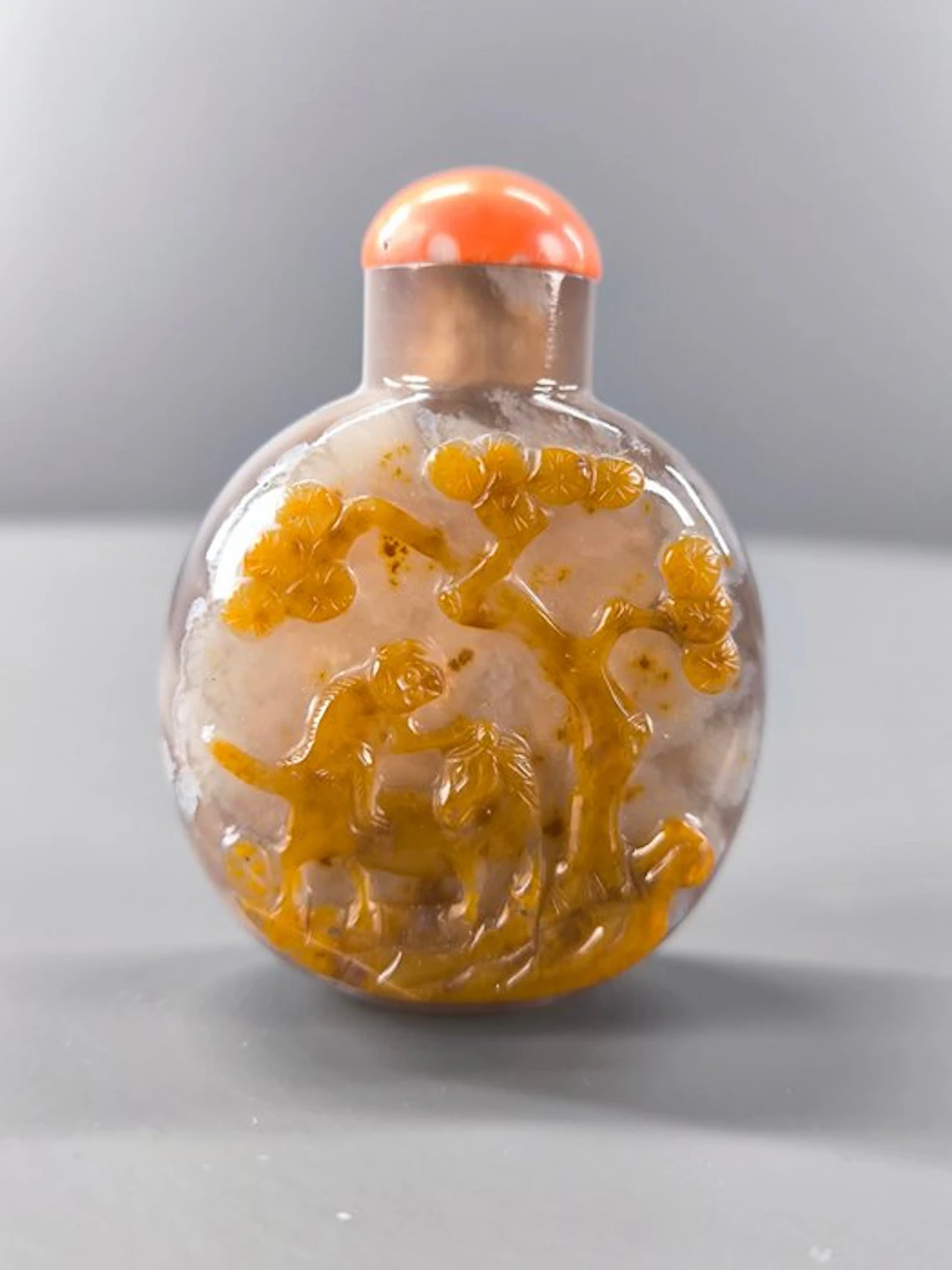 chine Banded agate / chalcedony cameo-carved Qing-era...