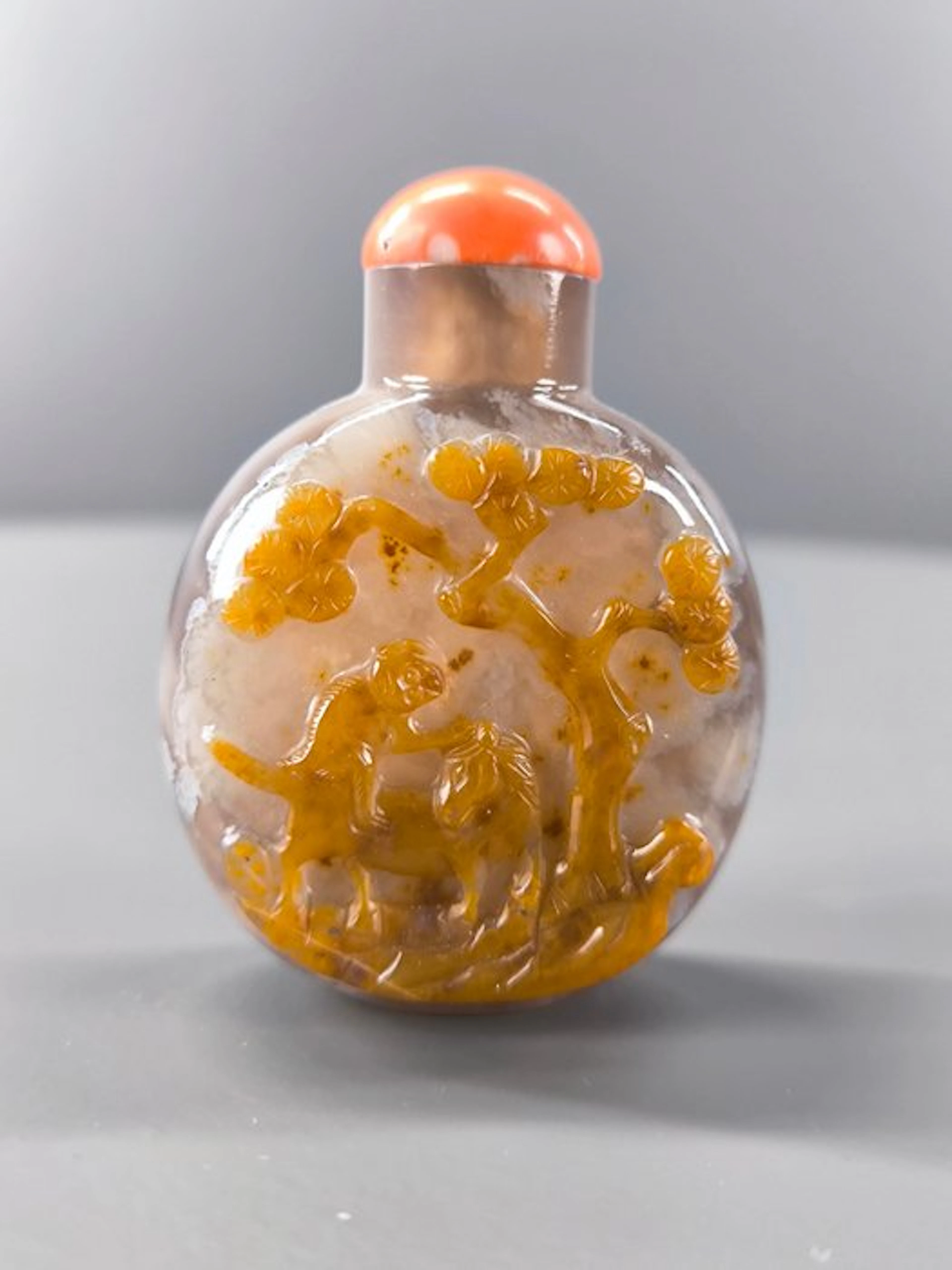 chine Banded agate / chalcedony cameo-carved Qing-era...
