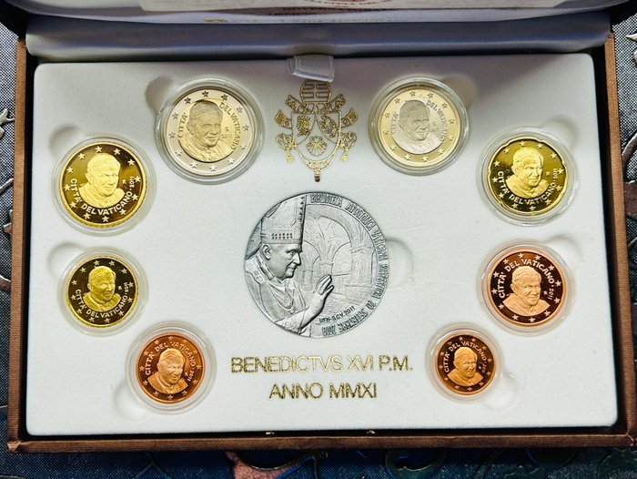 Vatican. Proof Set 2011 (8 coins + silver medal) (No reserve price)