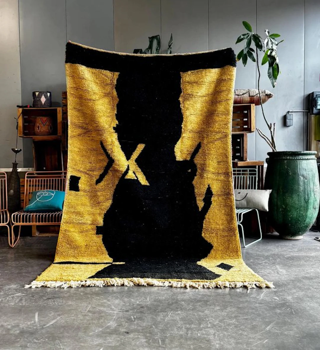 Handwoven Modern Wool Rug 165x270 cm– Bold Silhouette...