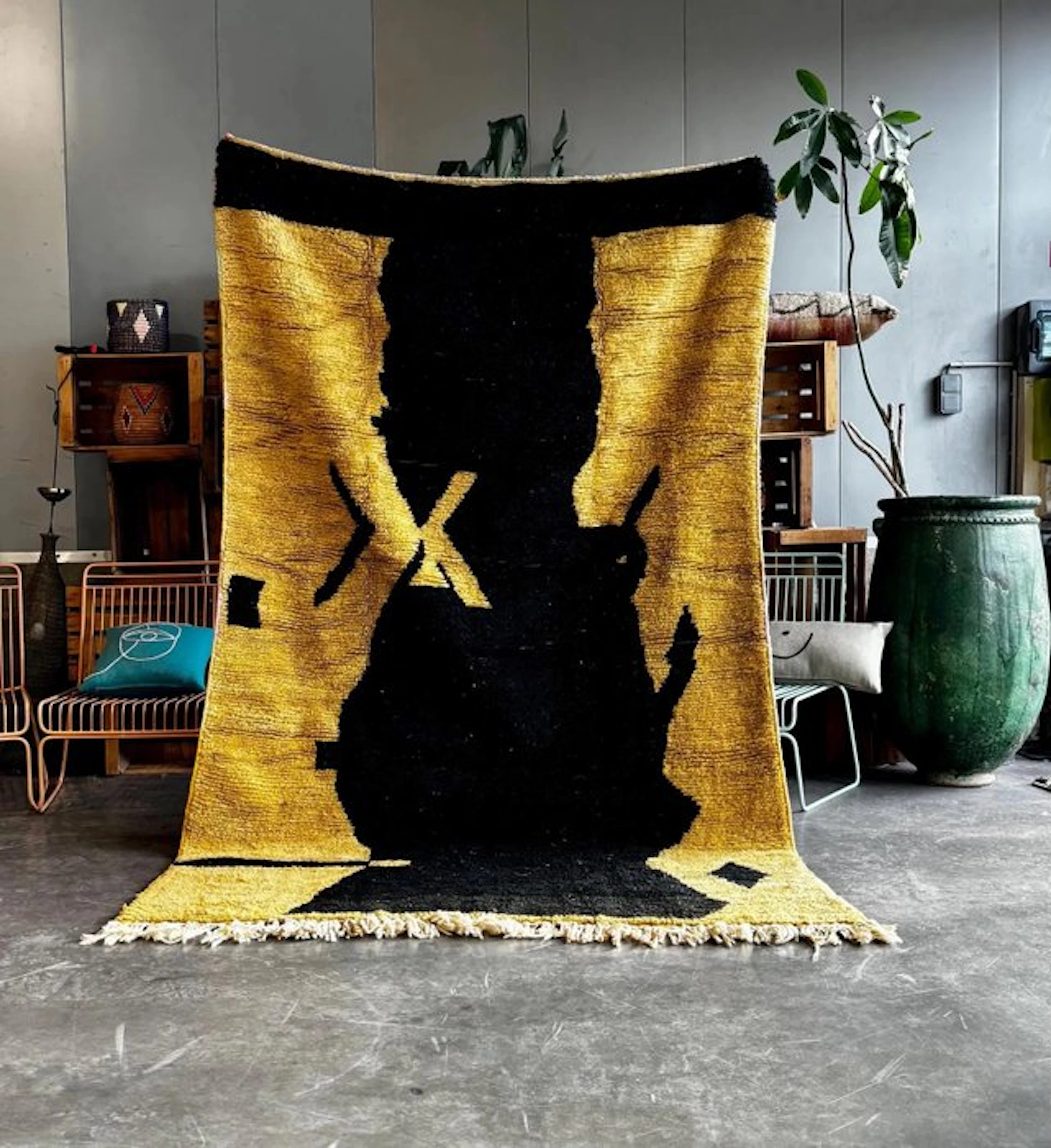 Handwoven Modern Wool Rug 165x270 cm– Bold Silhouette...