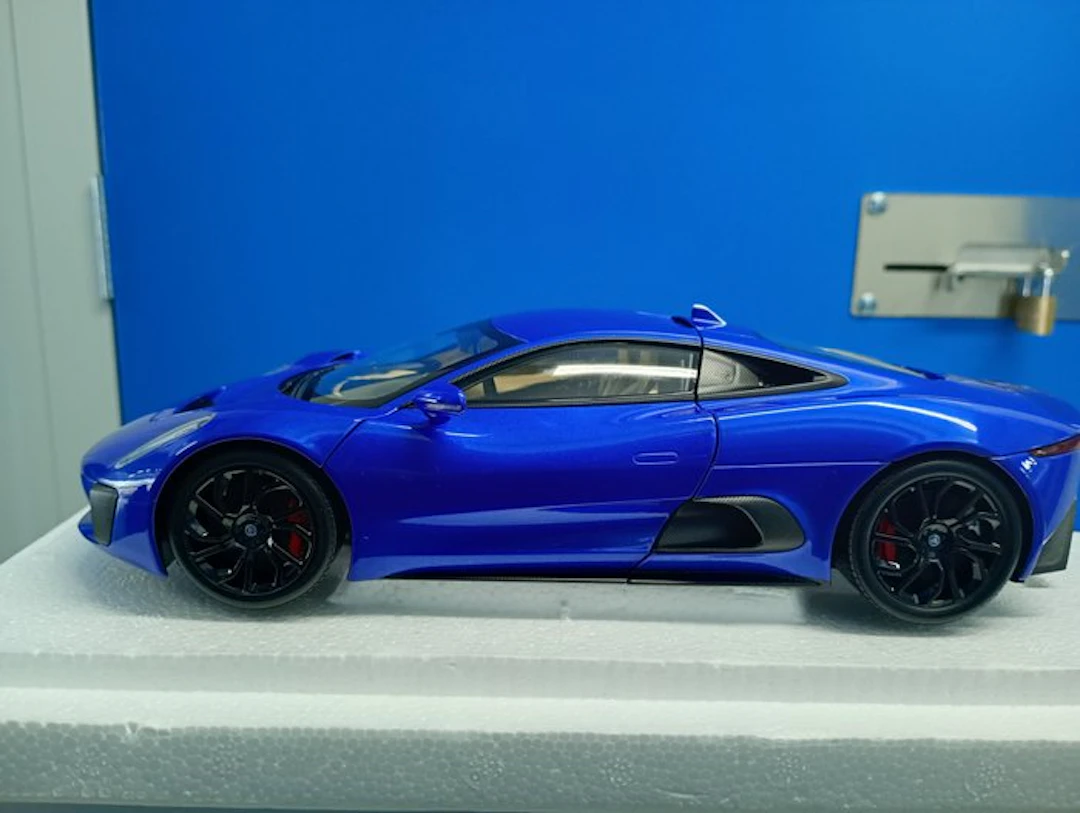 Almost Real 1:18 - Model sports car - Jaguar C-X75