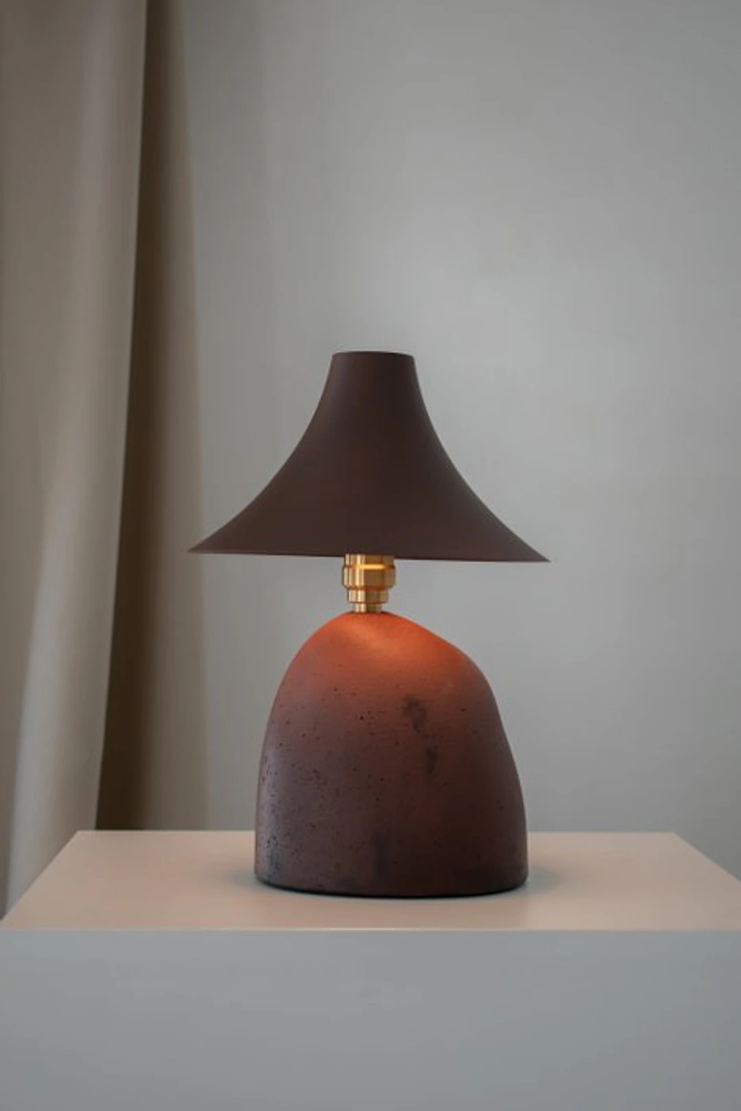 Vincent Decat - Vincent Decat - Table lamp - Concrete, Brass - Earth Lamp
