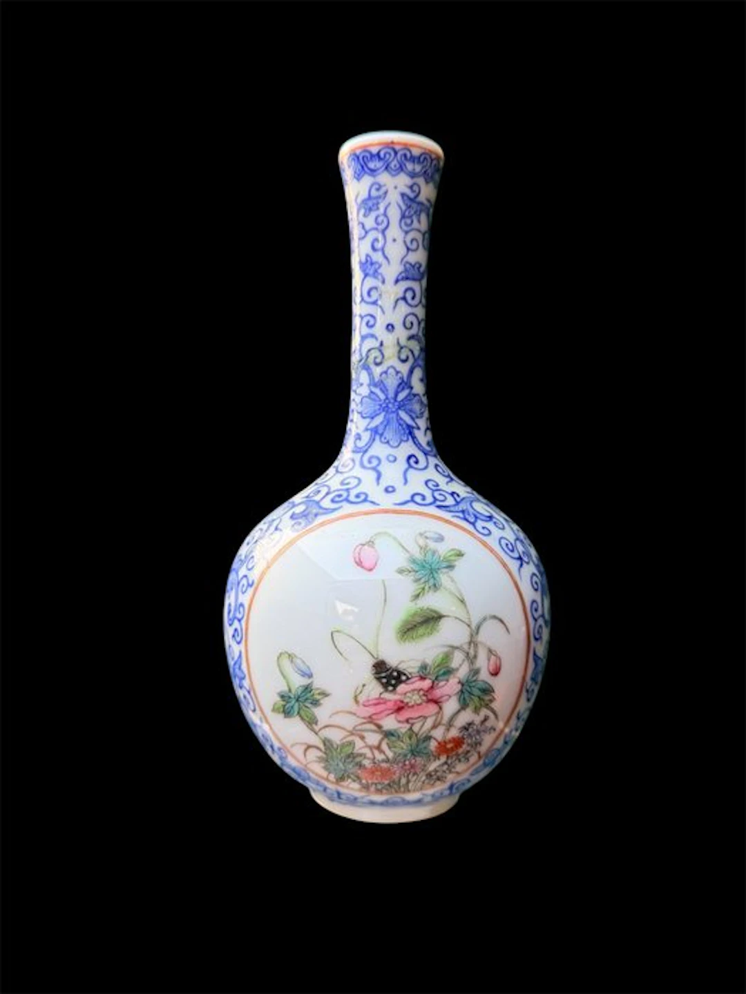 Bottle-shaped porcelain vase. - China - Late 20th century