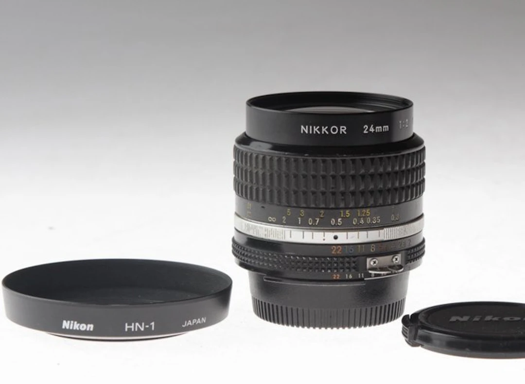Nikon Nikkor 24mm 1:2,0 AIS Wide angle lens