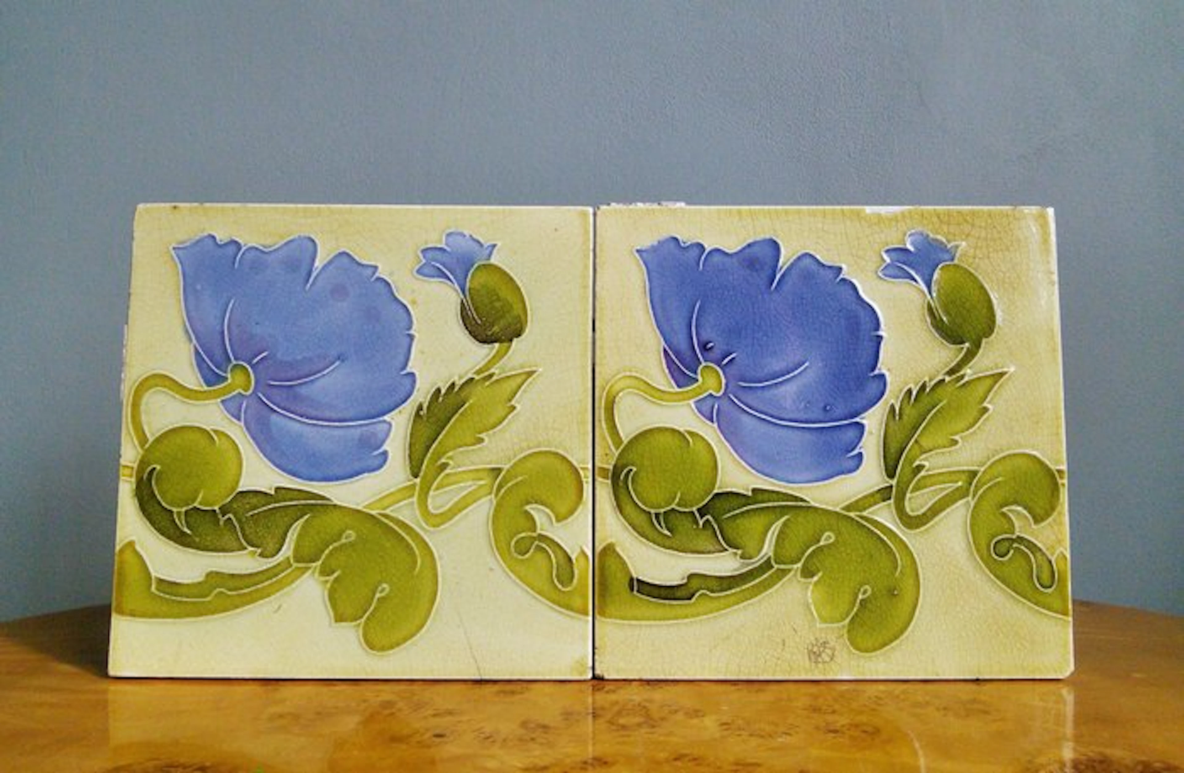 Art Nouveau Tile - Geëmailleerde reliëftegels met...