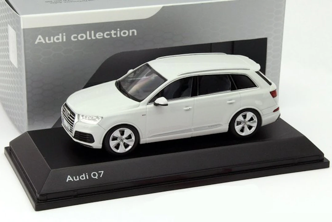 Spark 1:43 - Model car - Audi Q7