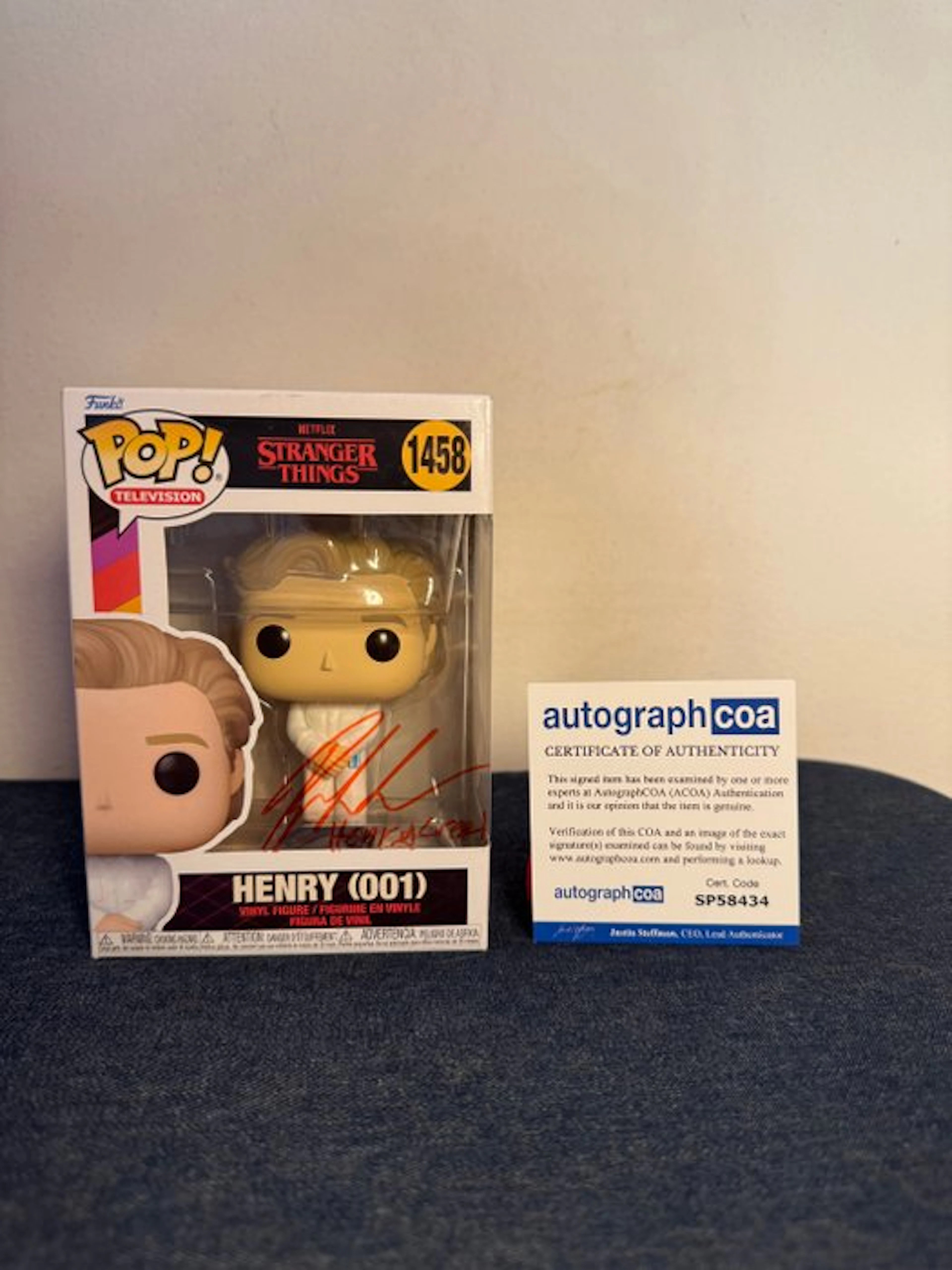 Funko - Funko Pop - henry stranger things autografato