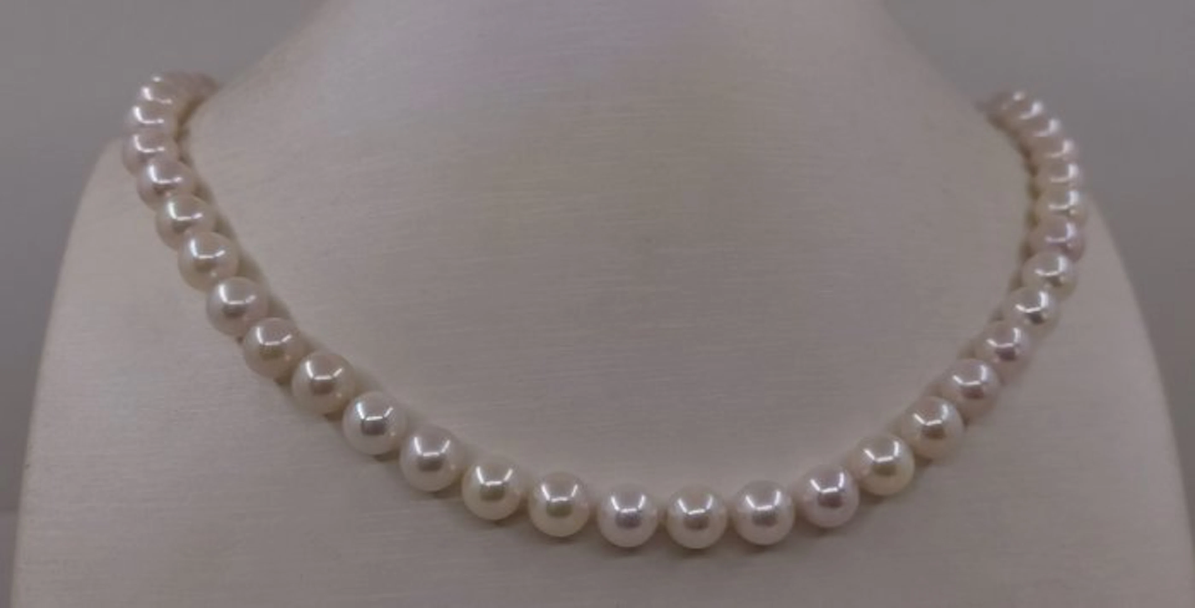 Necklace 7.5x8mm Bright Akoya Pearls