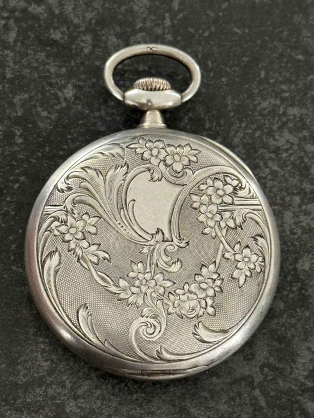 Omega - Montre de poche - Boîtier sculpté en argent - 1900-1949
