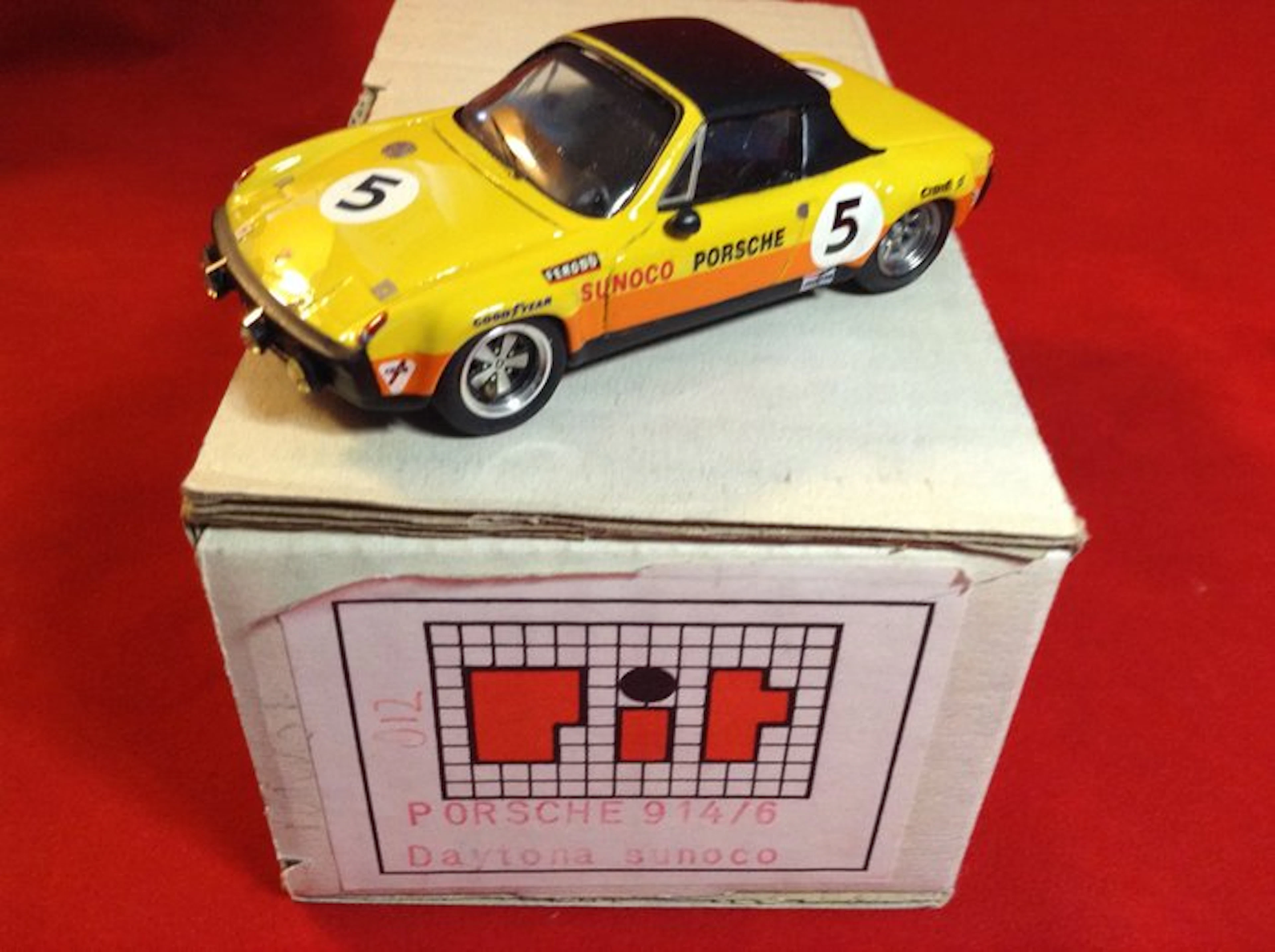 Pit Model by Fabrizio Pitondo - made in Italy 1:43 - Model race car - ref