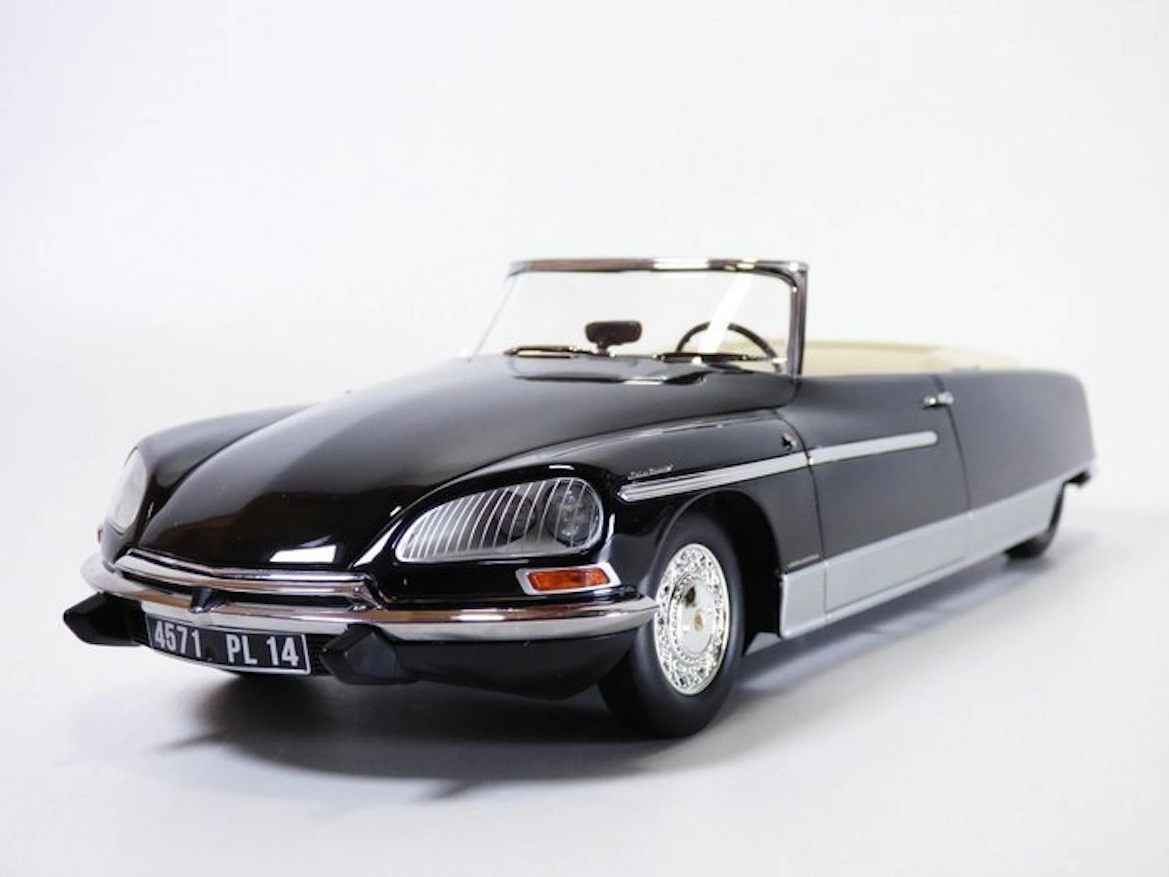 Norev 1:18 - Model convertible car - Citroën DS 21 Cabriolet Palm Beach noir
