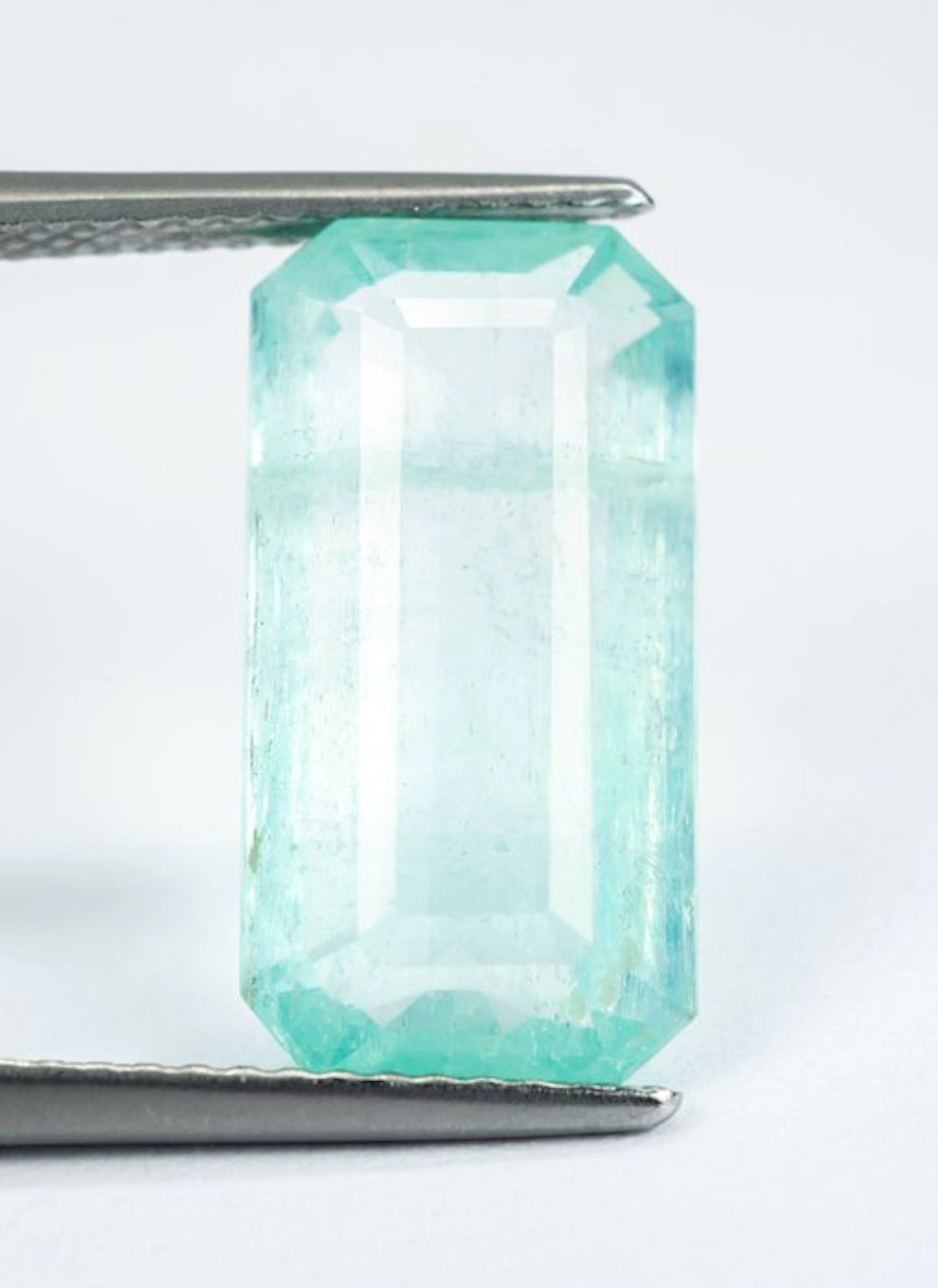 No reserve price Green Emerald - 6.15 ct - International...