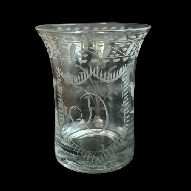 Gegraveerde beker (huwelijksgift) - Gobelet de forme...
