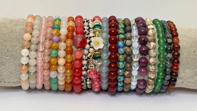 20 Bracelets : Nephrite; Agate; Natural Aventurine...