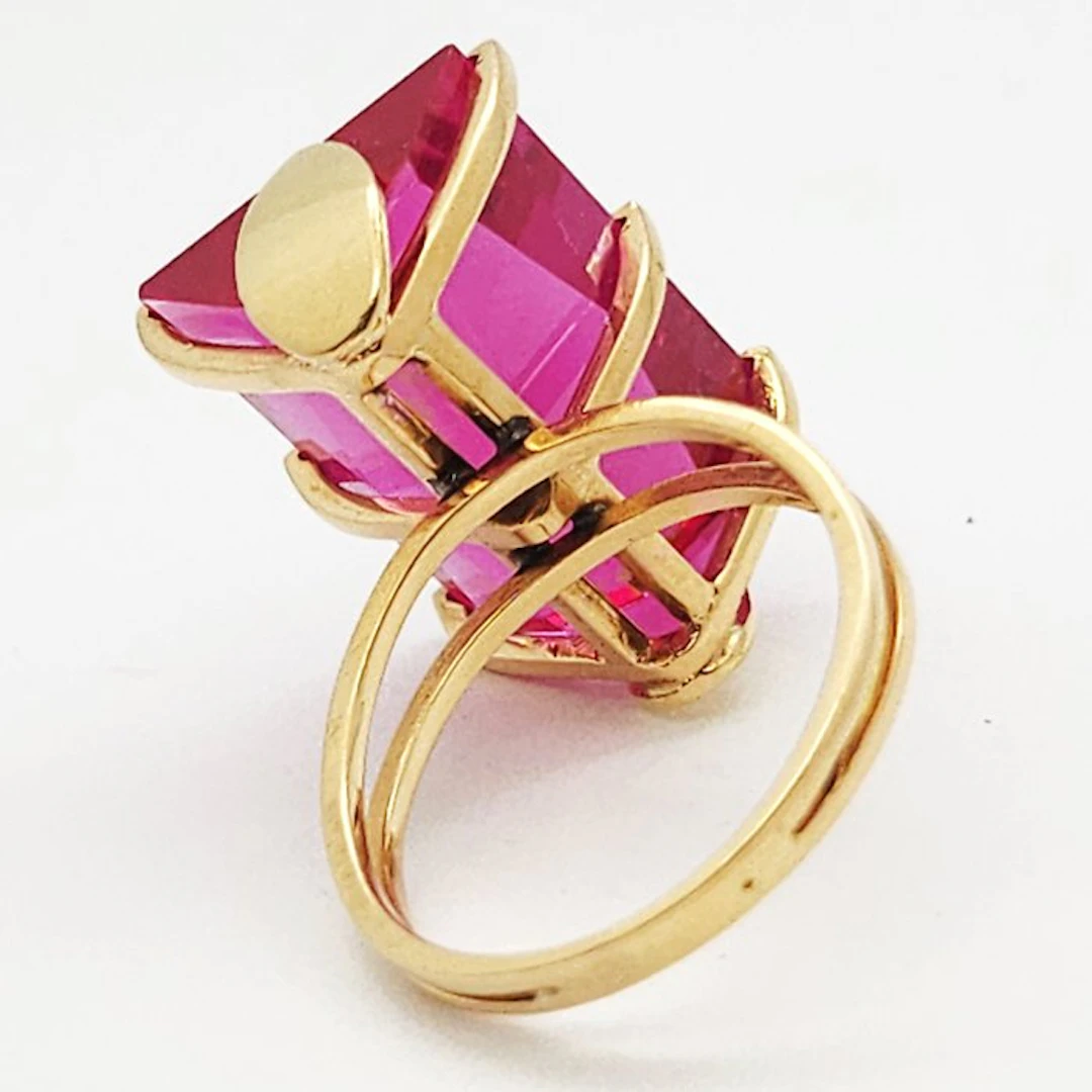 Ring - 18 kt. Yellow gold - 8.00ct. tw. Synthetic gemstone