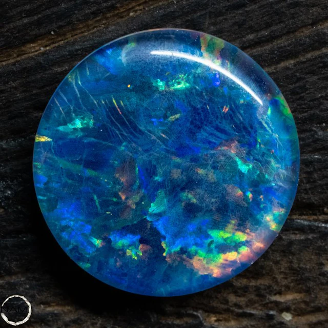 Triplett-Opal in fascinating blue tones – a shimmering...