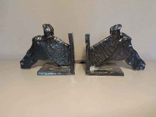Bookends - Ceramic, Glaze - Pair of sculptural horse heads as bookends