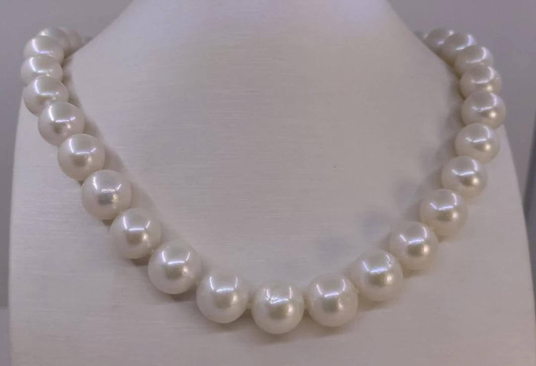 No reserve price - Necklace 11.5x13.5mm Round White Edison Pearls
