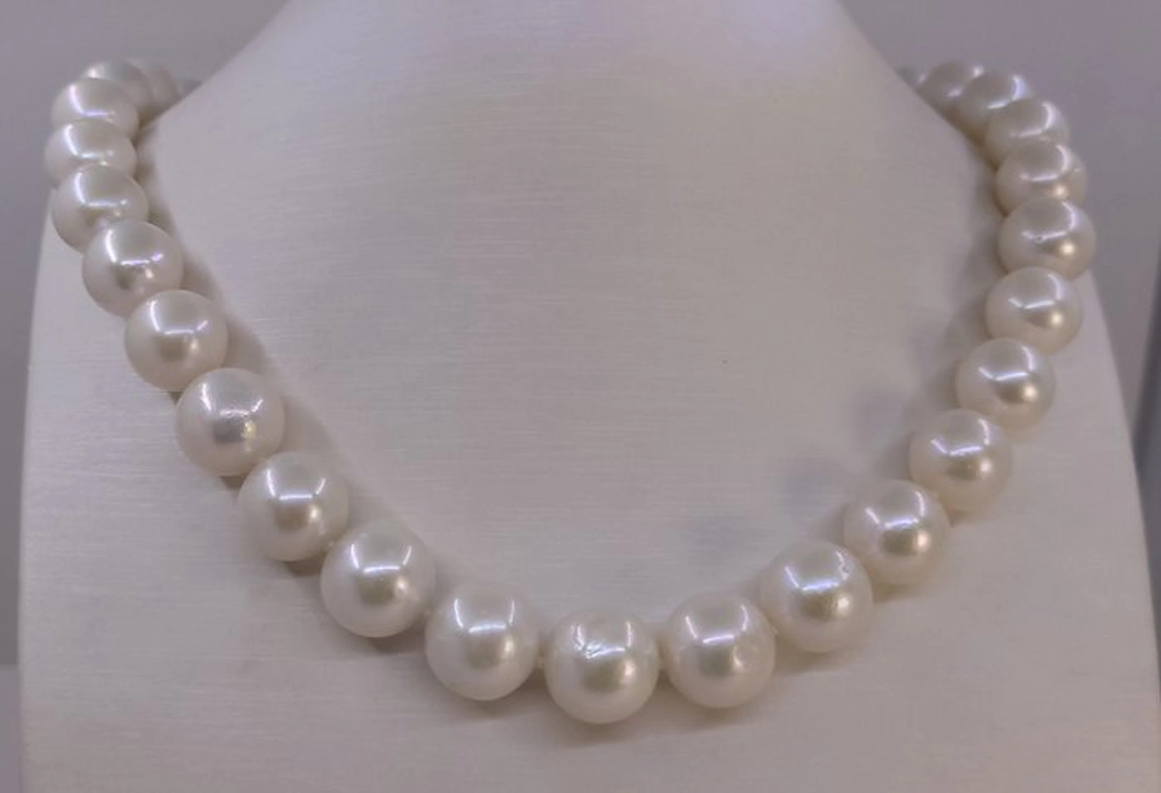 No reserve price - Necklace 11.5x13.5mm Round White Edison Pearls