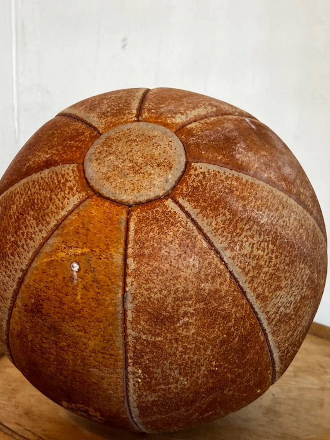 Medical instrument - round - Leather - Vintage leather medicine ball