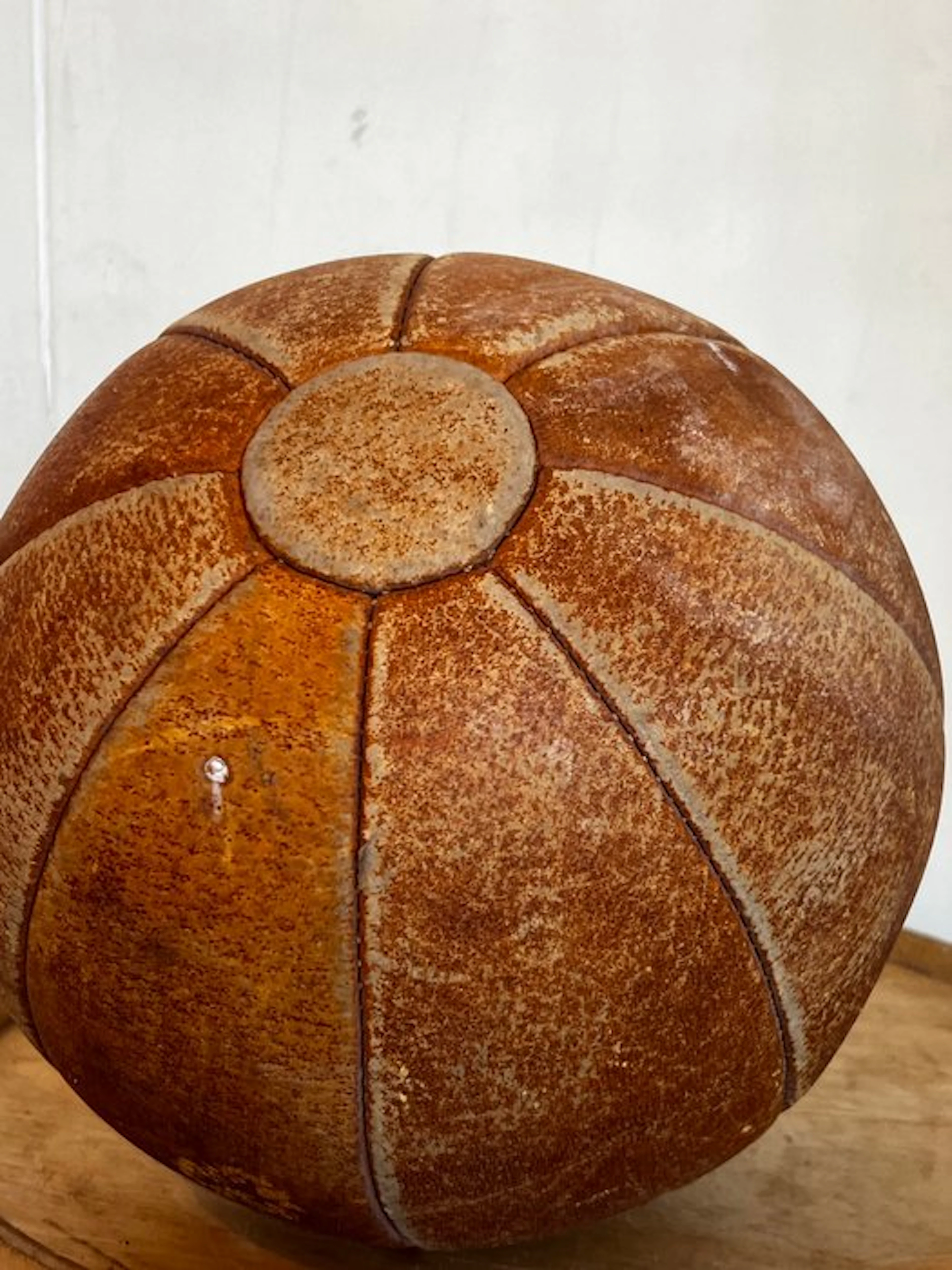 Medical instrument - round - Leather - Vintage leather medicine ball