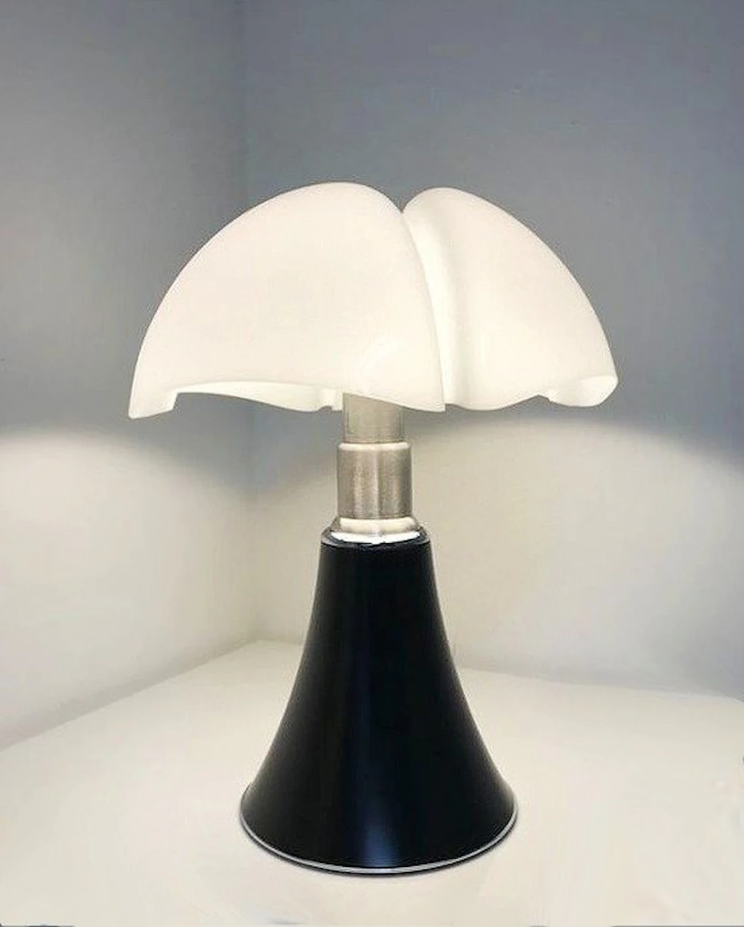 Martinelli Luce - Gae Aulenti - Pipistrello 620 - Table lamp - Aluminium, Steel