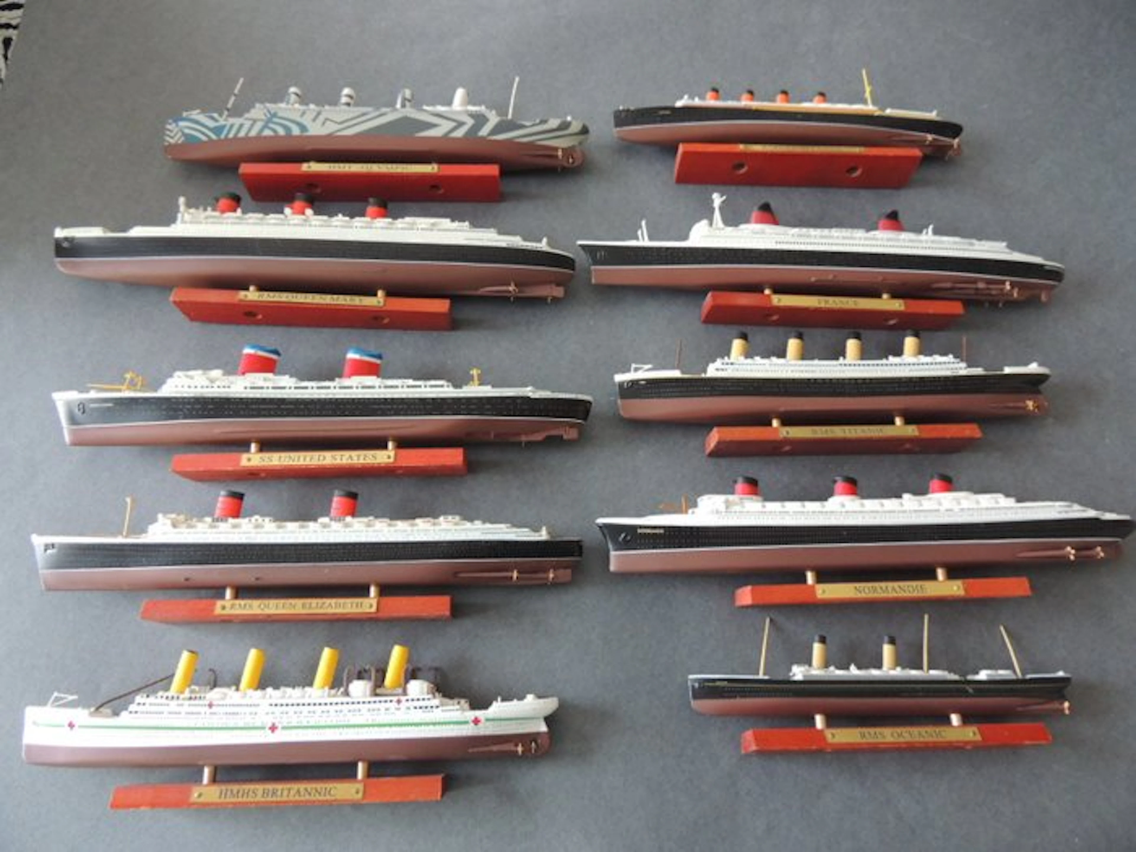 Maritime object (10) - A very nice set of 10 ocean liner miniatures