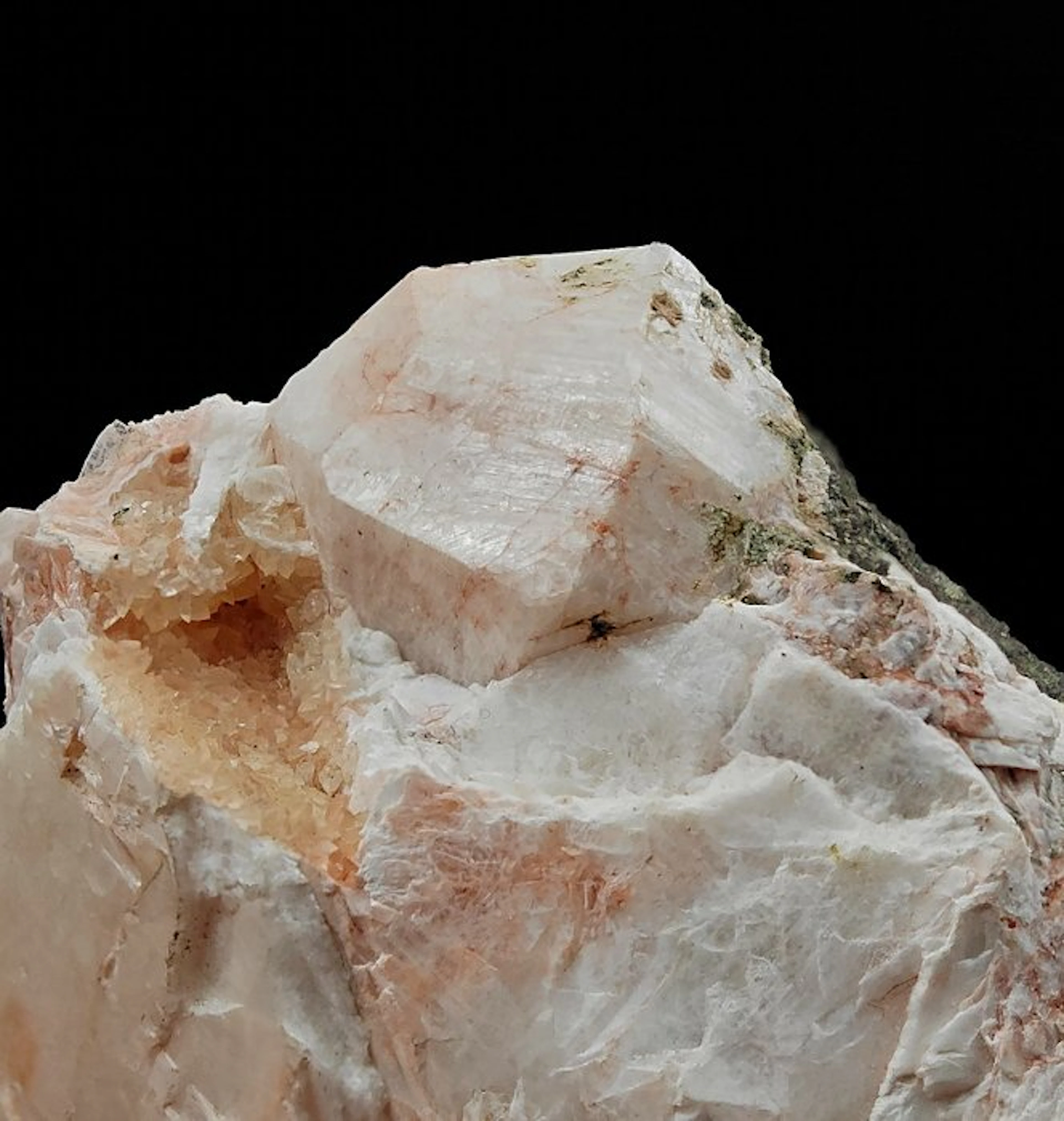 ALPINO, RARE WHITE AND PINK analcime