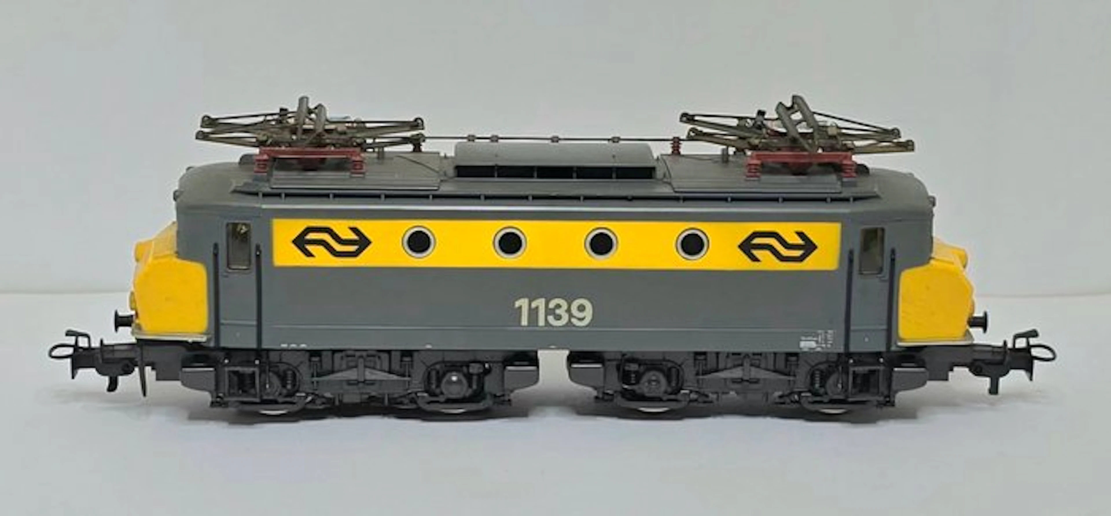 Märklin H0 - 3324 - Electric locomotive (1) - Series 1100 "Botsneus" - NS