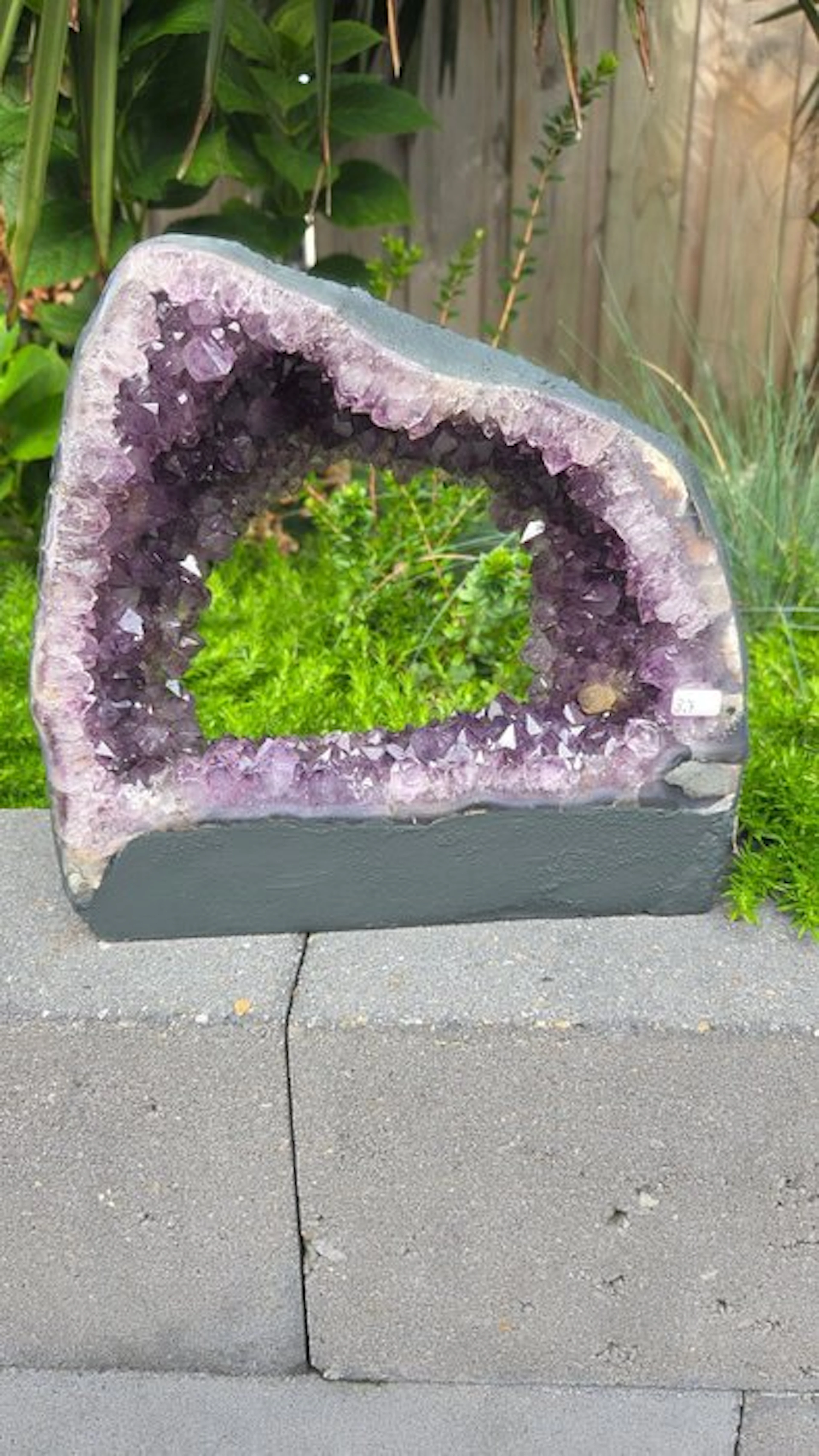 Amethyst portal - Height: 22.5 cm - Width: 23 cm- 3.7 kg - (1)