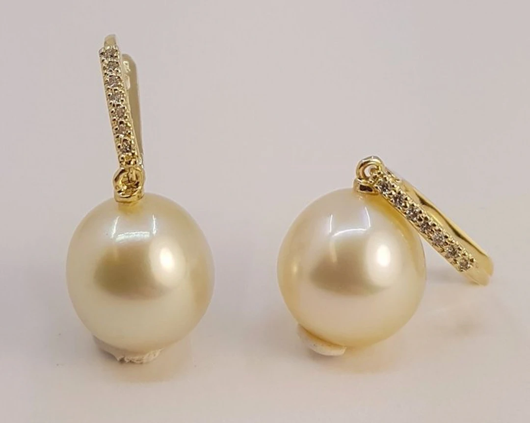 Earrings - 14 kt. Yellow gold, 11x12mm Golden South Sea Pearls - 0.11ct. tw.