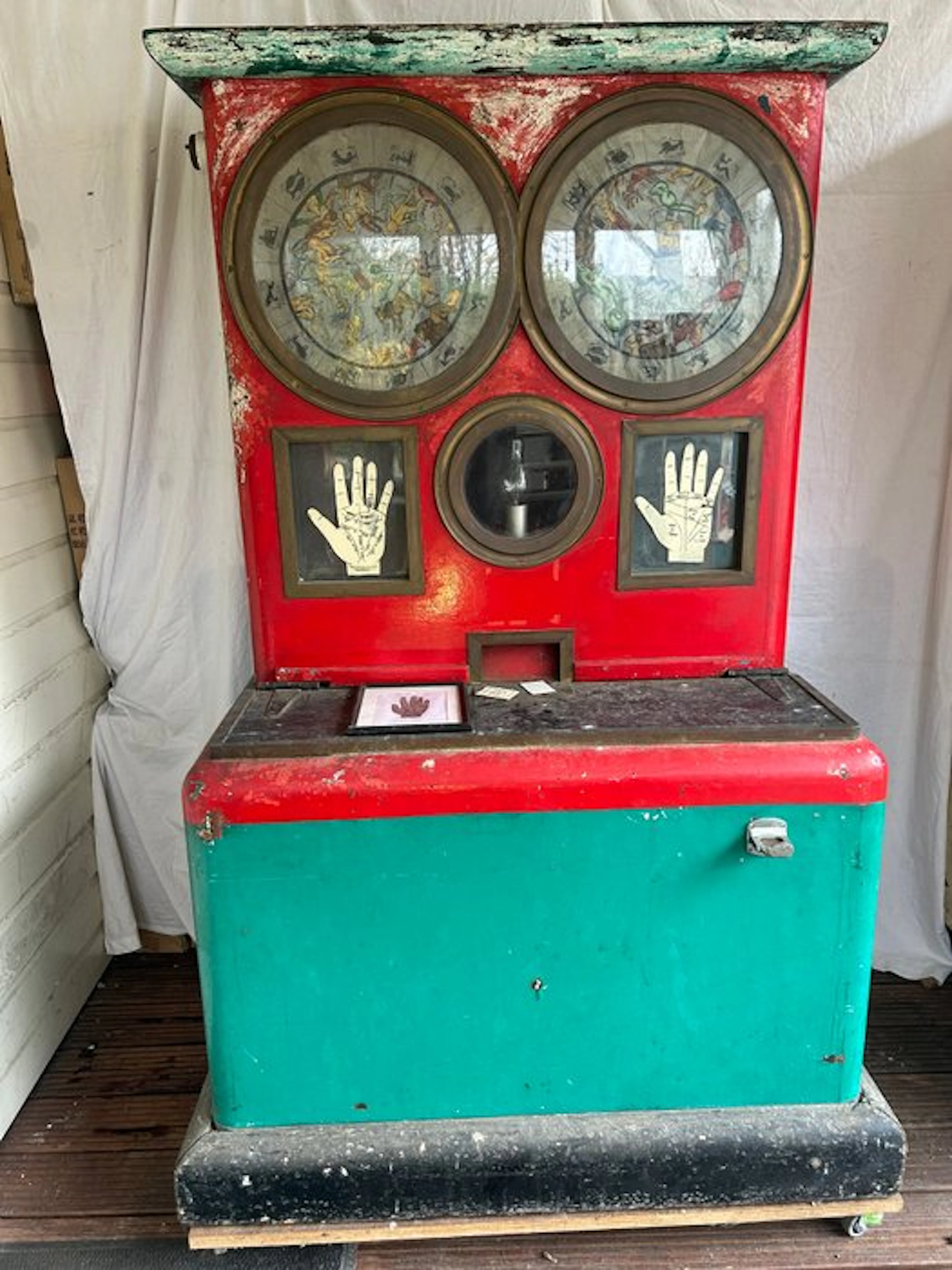 Automat - fortune-teller machine