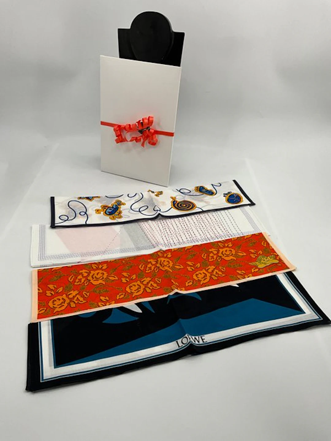 Loewe - LOT DE 4 gavroches. coton / pochettes bonne. Fête maman - Scarf