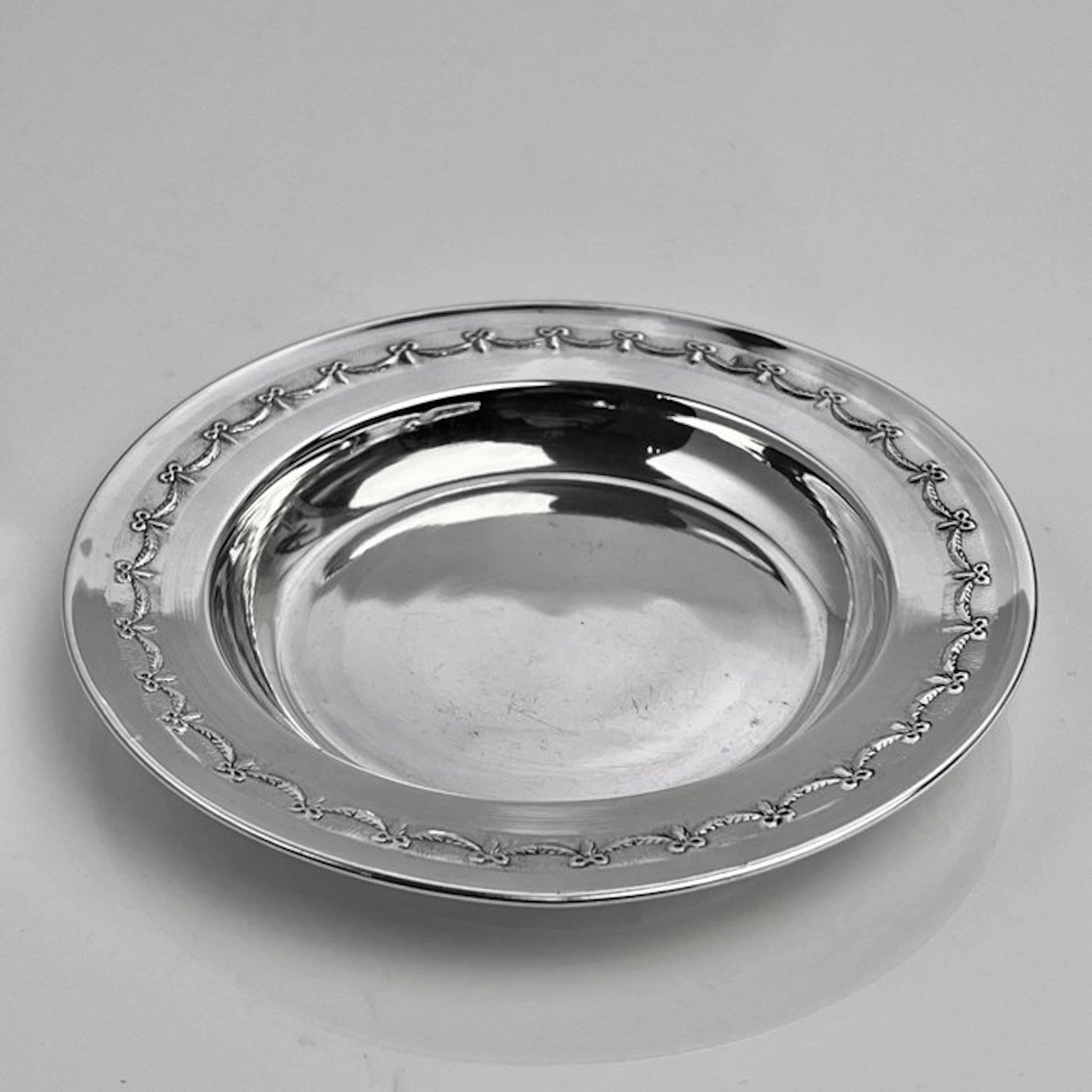 Coaster - ribbon-and-bow garland - .950 silver - Praline dish