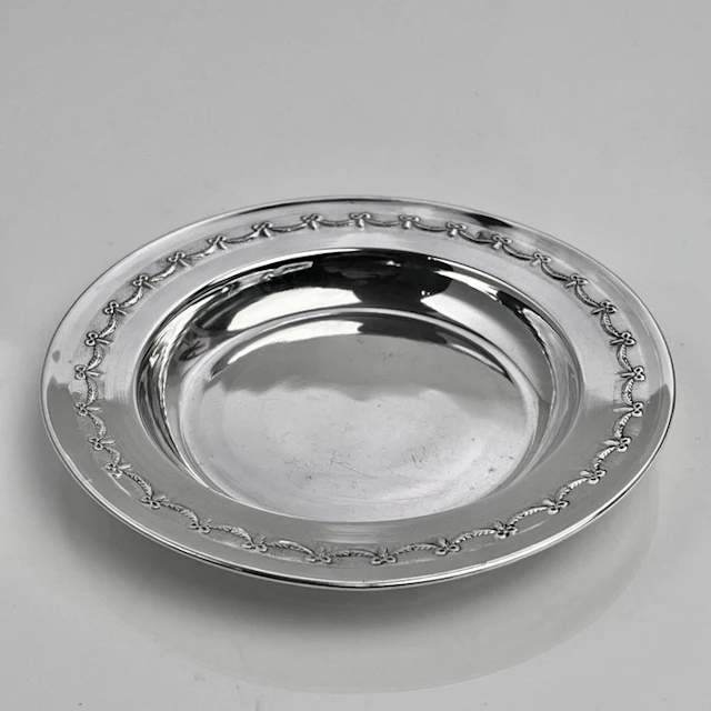 Coaster - ribbon-and-bow garland - .950 silver - Praline dish