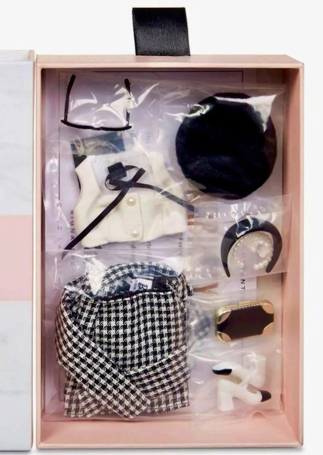 Mattel - Barbie doll - BarbieStyle HRM18 Fashion Pack