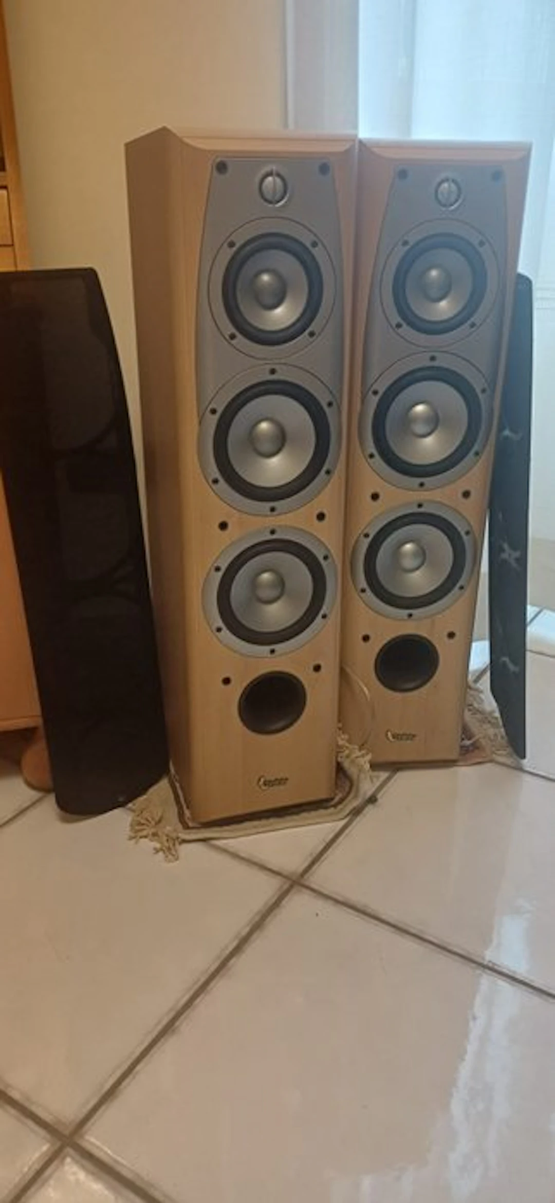 Infinity - Alpha 40 / 3-Way Floorstanding Speaker set