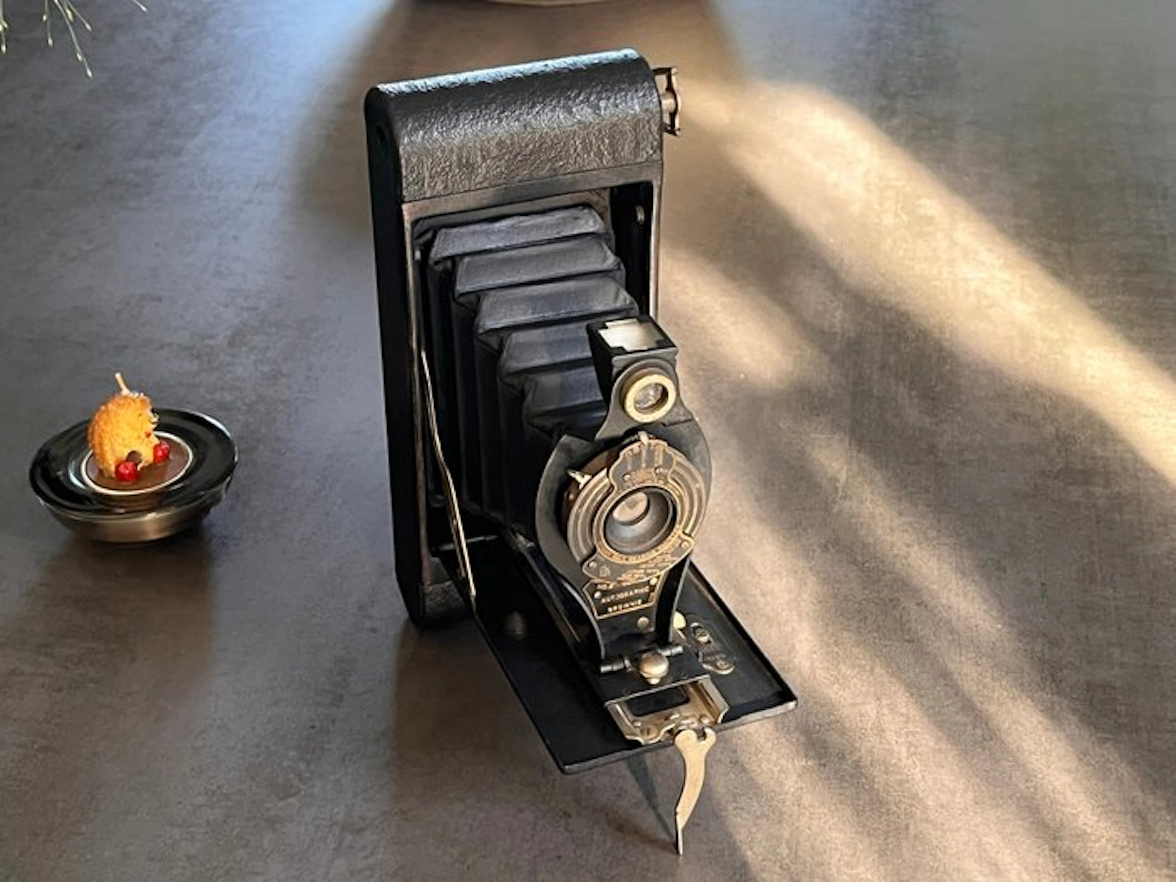 Kodak N° 2A Folding Autograph Brownie. c1915. Medium format camera