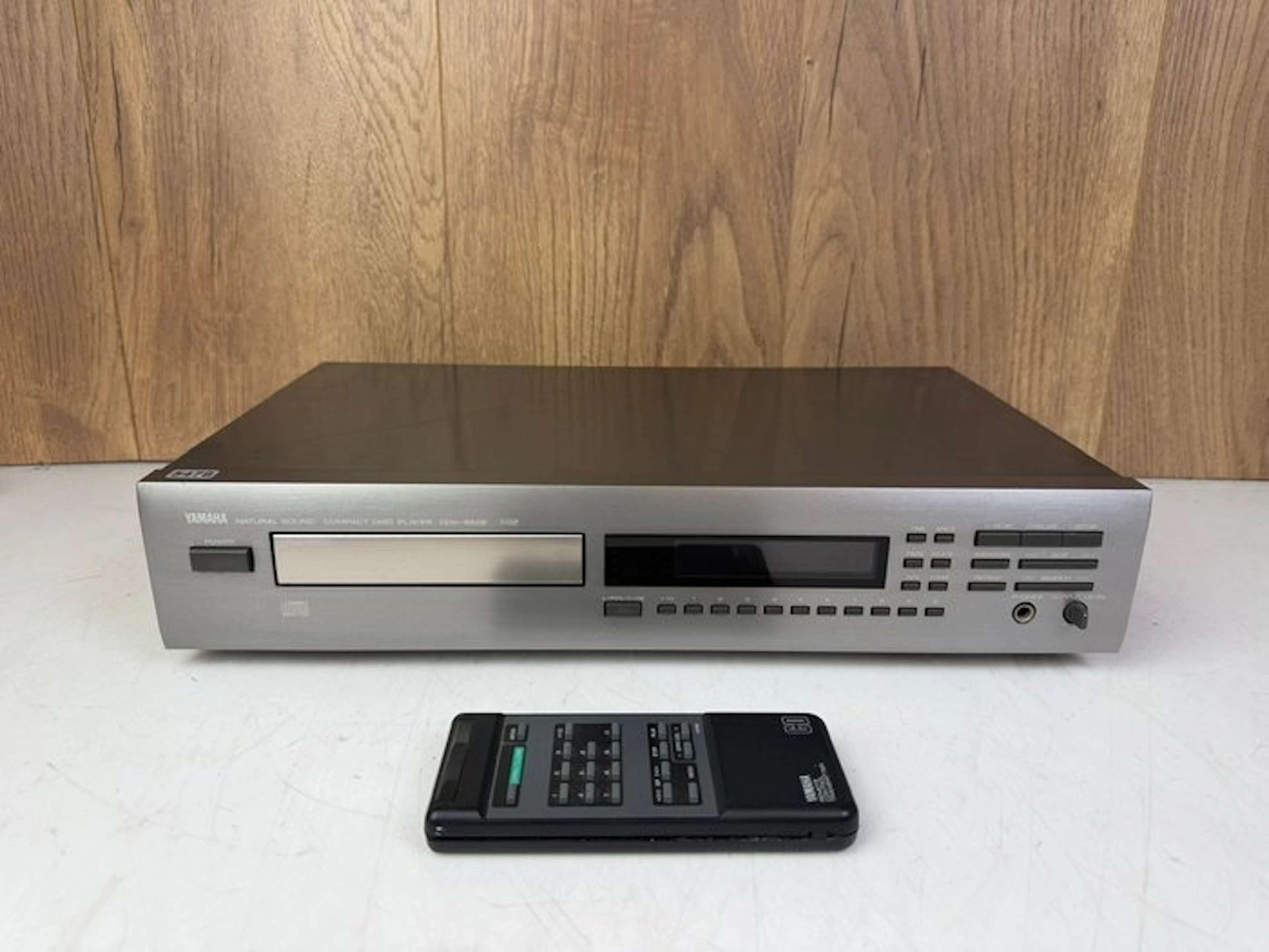 Yamaha - CDX-550E CD player