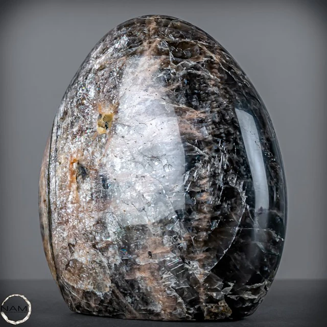 Exclusive moonstone freeform – A play of light and mysterious depth- 1471.99 g
