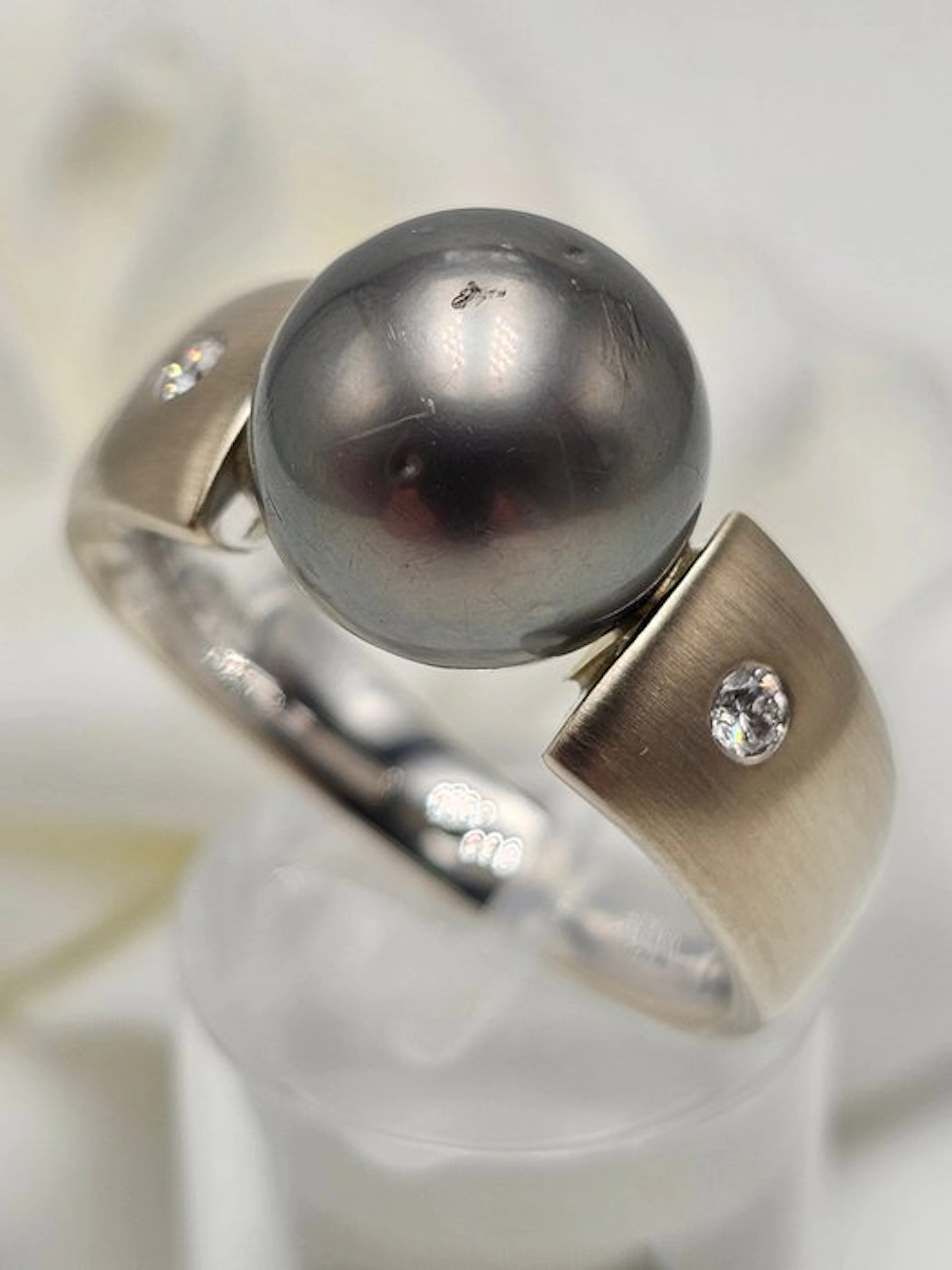 Ring - 14 kt. White gold - 0.10ct. tw. Pearl - Diamond