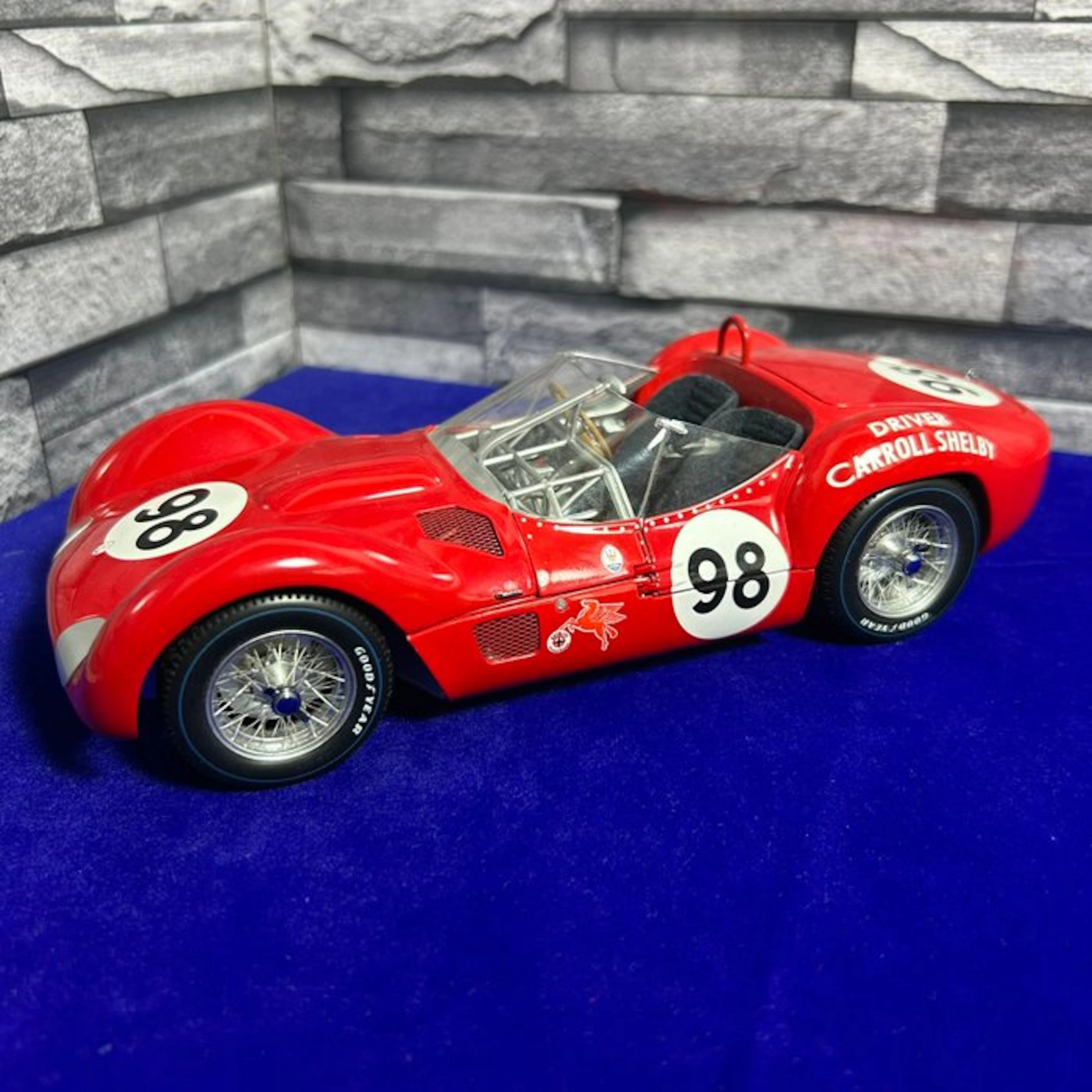 MiniChamps 1:18 - Model race car - Minichamps 1:18...