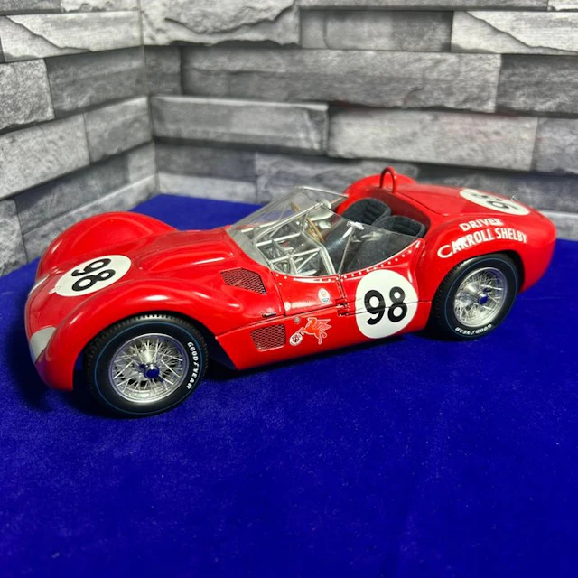 MiniChamps 1:18 - Model race car - Minichamps 1:18...