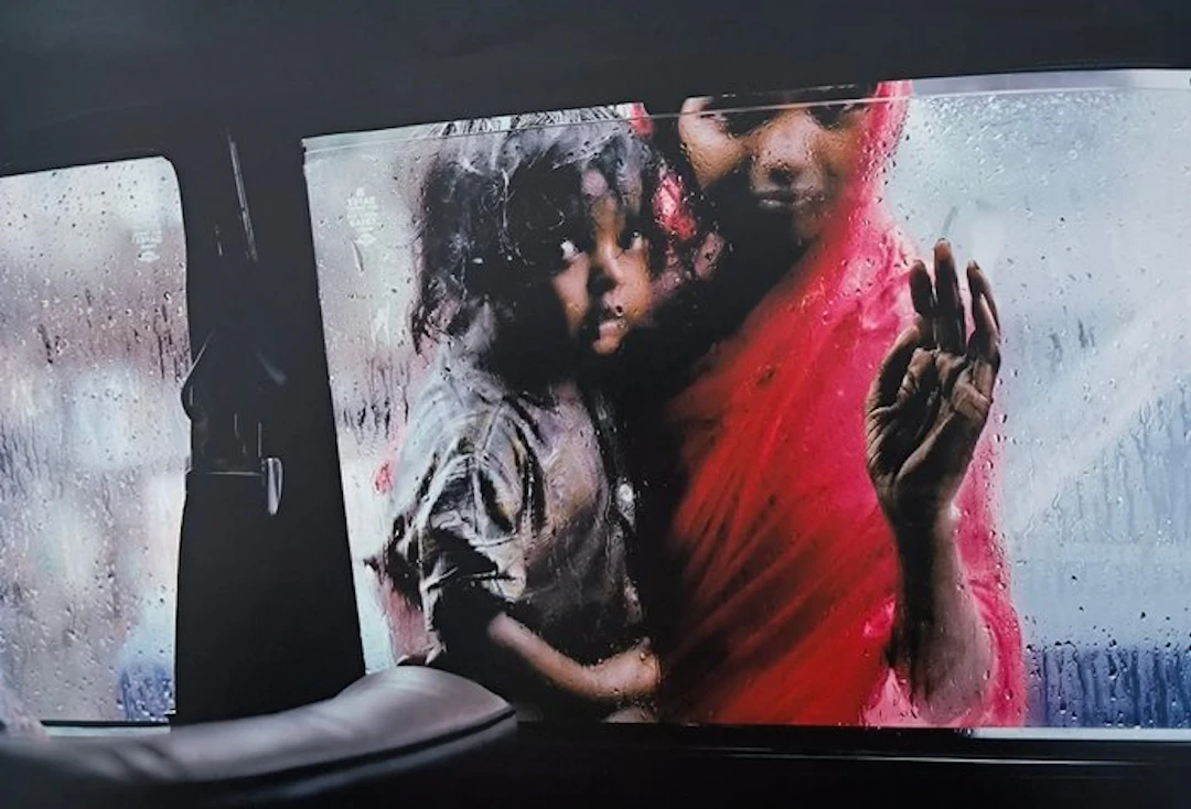 Steve McCurry (1950–) - Mother and child in Mumbai. India, 1993
