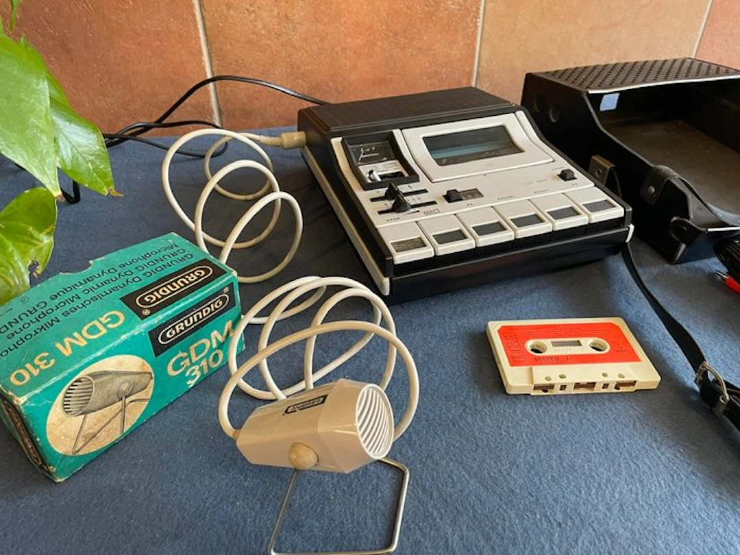 Grundig - CR-455 Portable cassette player