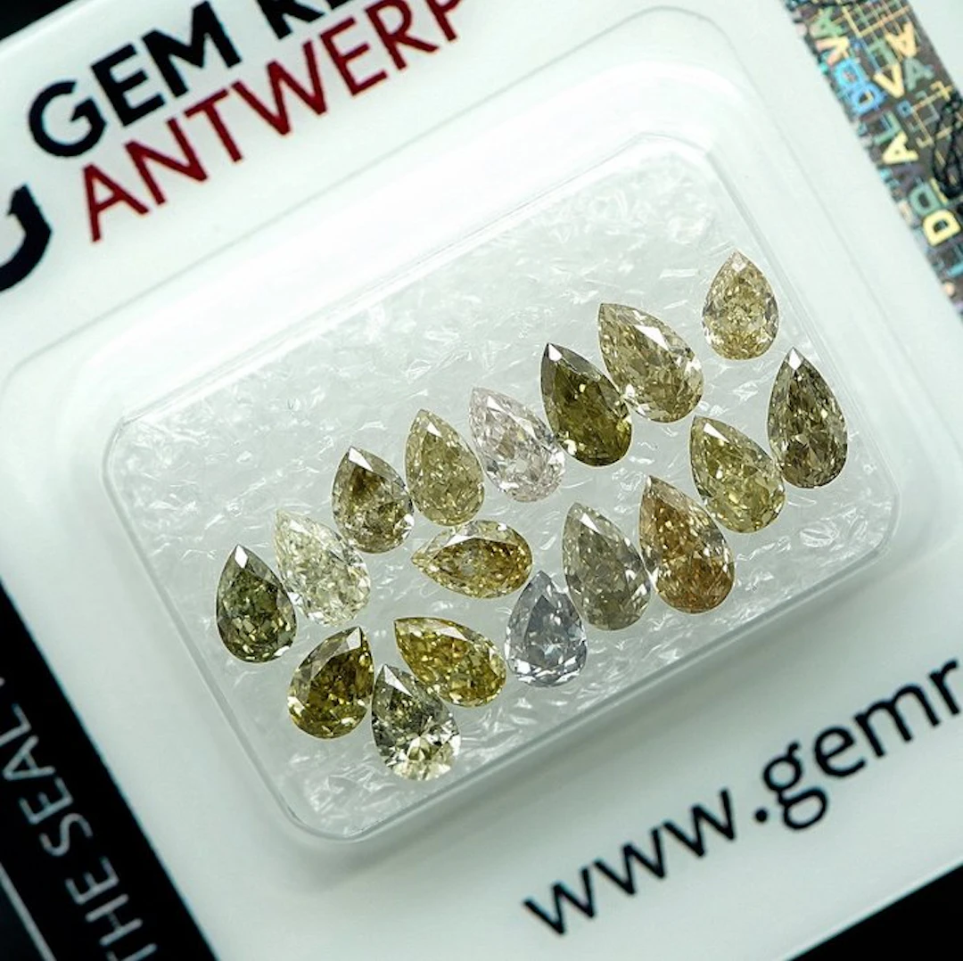 17 pcs Diamond (Natural coloured) - 2.42 ct - Pear - VS1