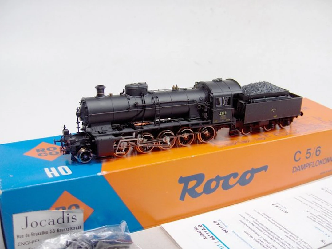 Roco H0 - 04111A - Steam locomotive with tender (1) - C 5/6 - SBB
